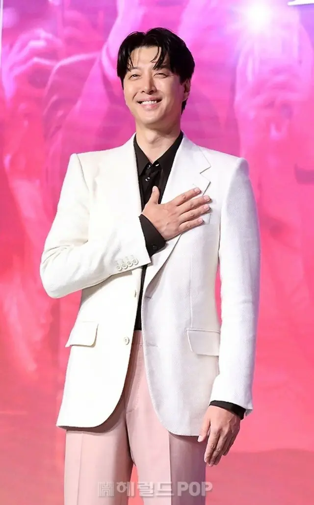 俳優イ・ドンゴン、娘のために…プール付きカフェオープン＆7億ウォンの庭付き戸建てに引っ越しで再出発