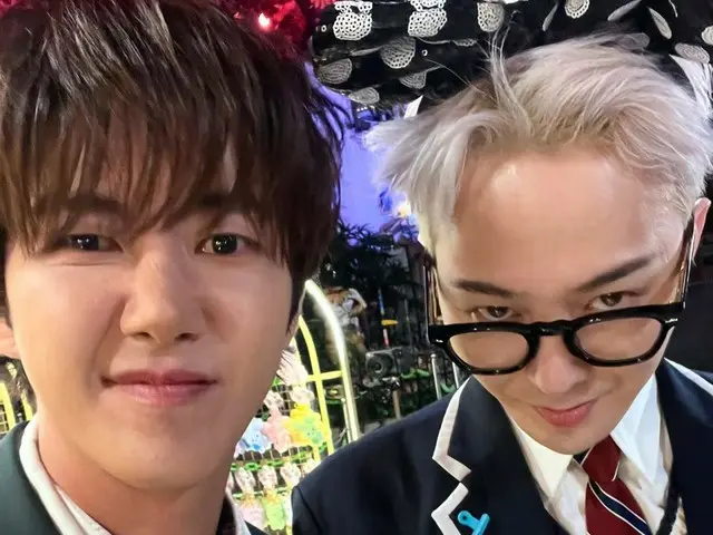 制服姿のG-DRAGONが見れるとは… 37歳同い年のグァンヒ(元ZE:A)とぴったり寄り添って