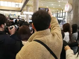 A solution to the problem of airport photography, which is damaging the image of celebrities due to gang-like security