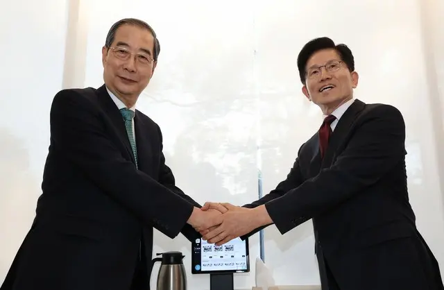 ”手ぶら”で終わった金文洙-韓悳洙「候補一本化」交渉…8日に「再び」＝韓国