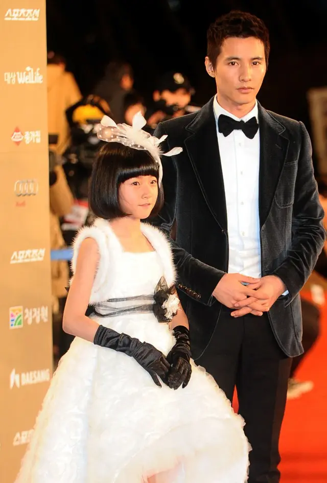 俳優ウォンビン、“カセ研”の情報提供者を応援？