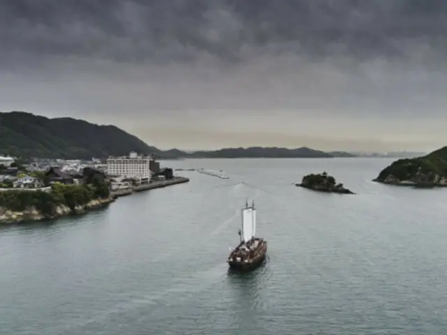 Reenactment of Korean envoy ship's arrival in Osaka for the first time in 261 years...tracing its original route