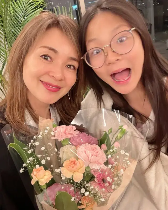 “夫は秋山成勲”モデルのSHIHO、母の日に娘サランちゃんから初めてのプレゼント…「自分で買ったのがうれしかった？」