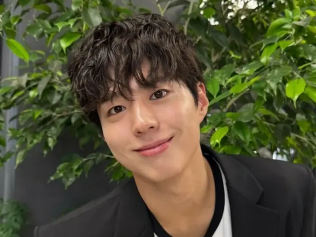 俳優パク・ボゴム、彼女目線カット公開1