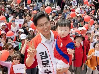 Candidate Kim Moon-soo, in tears, appealed in his speech in Gumi, "Former President Park Geun-hye's honor should be restored."