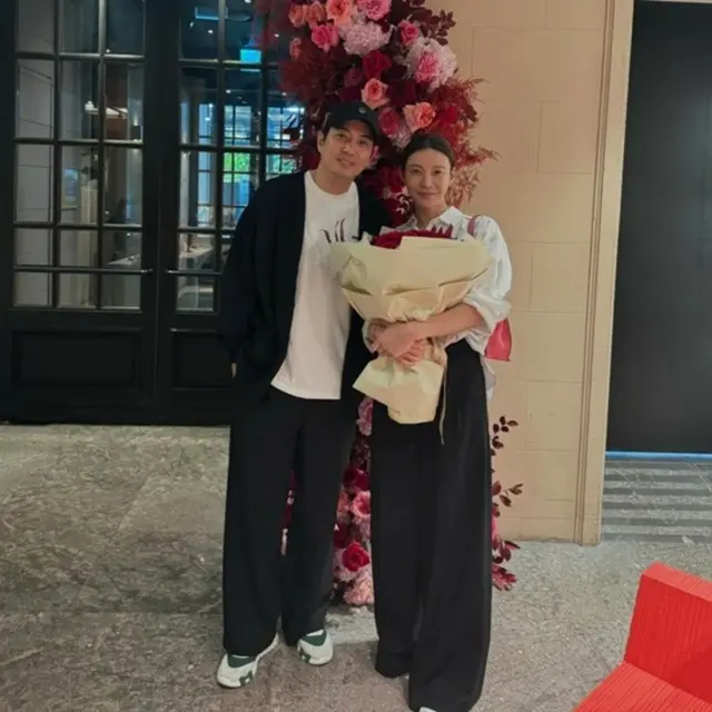 女優チャ・イェリョン、夫チュ・サンウクと“結婚8周年”1
