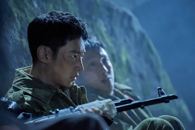 映画『脱走』本オリジナルのキャラポスターで判明！イ・ジェフンの相棒は“うっかりドンヒョク”6