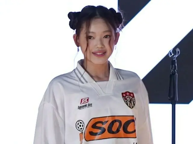 EVELLI, the 15-year-old Australian former member of YG's new four-member girl group, is the first trainee. Her evaluation video for the end of the month has been released... Global fans are showing great interest.