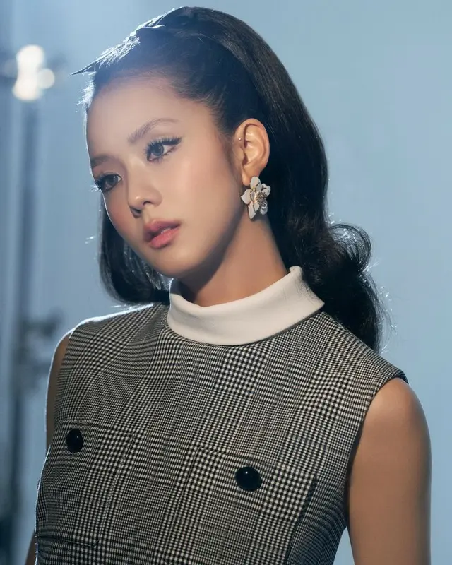 「BLACKPINK」JISOO、バービー人形よりも美しいビジュアルを披露　 Instagram