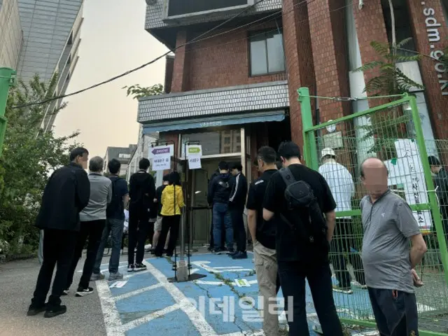 韓国大統領選挙、期日前投票の初日…投票所に早朝から行列