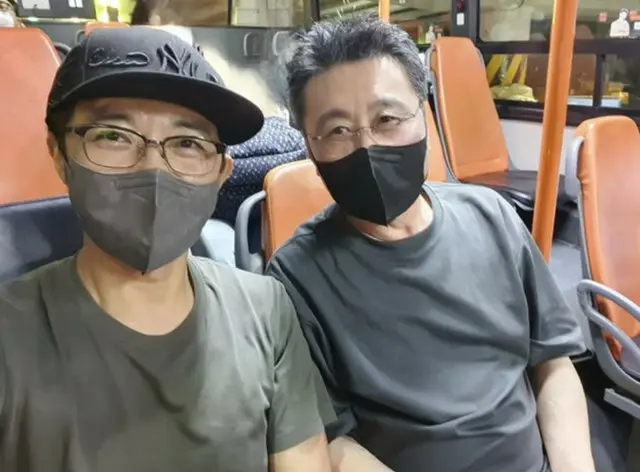 俳優アン・ジェウク、故チェ・ジョンウさんとのツーショット公開…「兄さんが寂しくないように祈ってください」