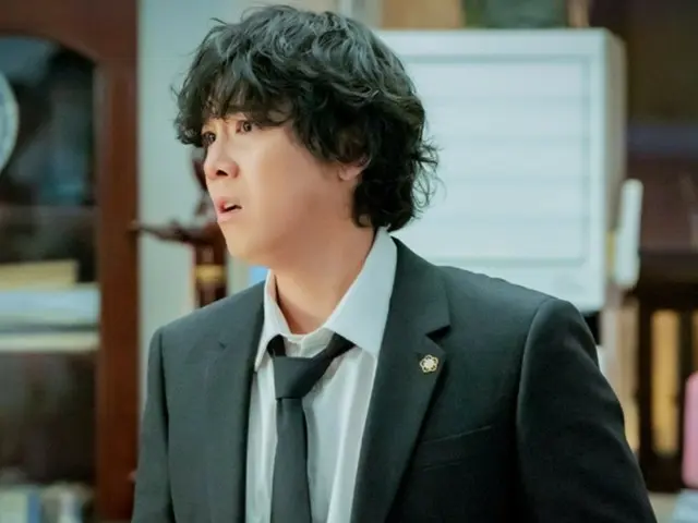 FTISLAND's HONG-KI becomes a lawyer in "Four Seasons of Spring"... Worried and crying? Throws his glasses in anger!