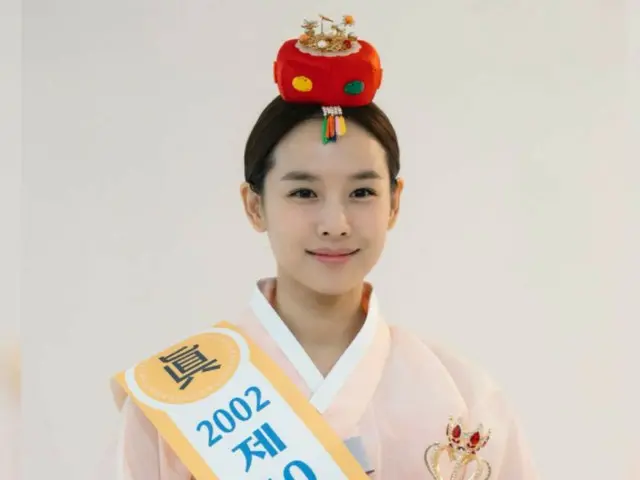 Actress Jo Yoon Hee shows off her beautiful looks in a hanbok... from pure to lovely