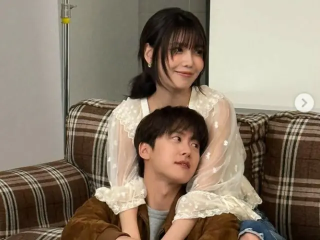 Suyeong (Girls' Generation) gives actor Kong Myung a back hug in a thrilling display of physical contact... Does boyfriend Jung Kyung-ho get jealous?