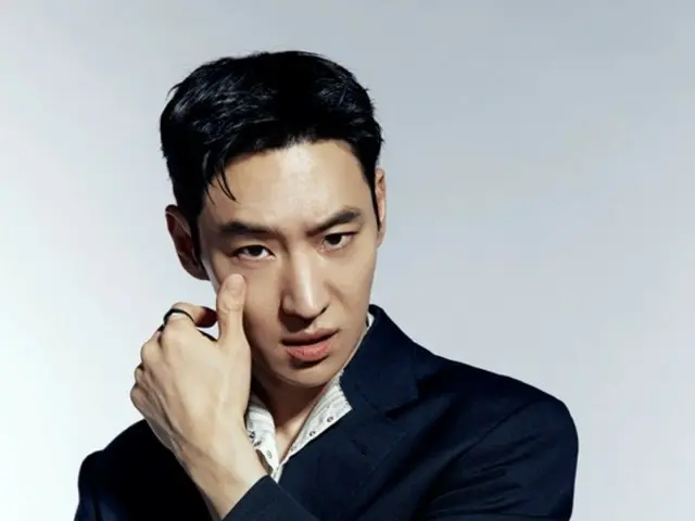 Lee Je Hoon of "Ian Taboo" says, "I'm currently filming 'Signal 2' and 'Model Taxi 3' at the same time. It's a schedule that surprises everyone, but I'm happy."