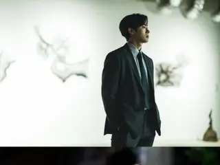 Actor Choo Young Woo continues working on two different genres, from the noir drama "The Square" to the youth romance "The Shrine Maiden and the Stars"