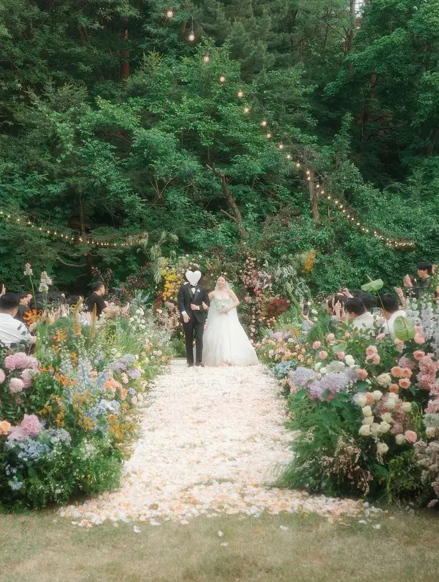 「Miss A」出身ミン、素敵な事業家の夫とお祭りのような結婚式「Just got married」