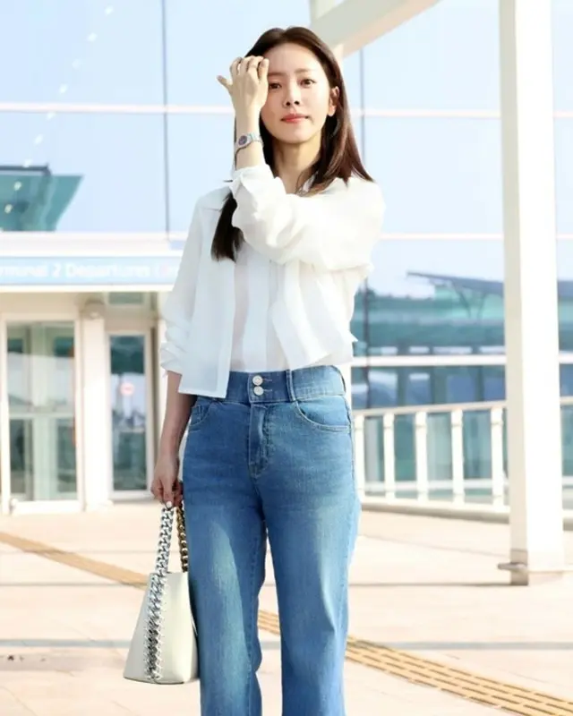 女優ハン・ジミン、天使の指差しポーズに胸キュン…空港ファッションも清純そのもの2