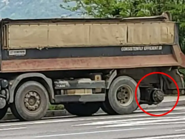 ダンプカーのタイヤが外れ直撃…女子高生が意識不明になって46日=韓国