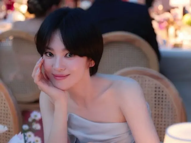 Song Hye Kyo, attractive dress... "Too beautiful" Han Seo Hee also admires