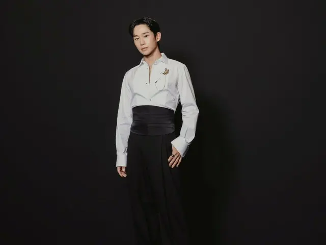 チョン・ヘイン、ミラノファッションウィークでも輝くビジュアル…ひと味違ったタキシード姿