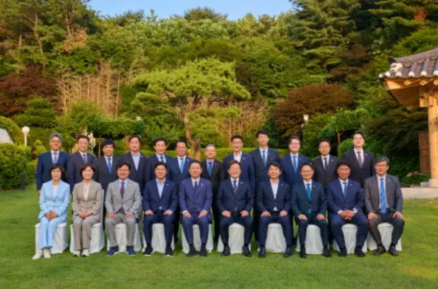 李大統領と与党院内指導部が晩餐、民生回復と政権成功へ協力誓う＝韓国