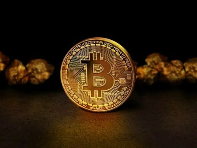 Middle East risks ease… Bitcoin defends support at $106,000