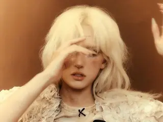Somi releases moving poster for new song "EXTRA"!