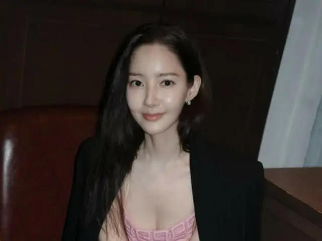 パク・ミニョン、ピンクのドレスでプリンセスビジュアル…今日もエレガント