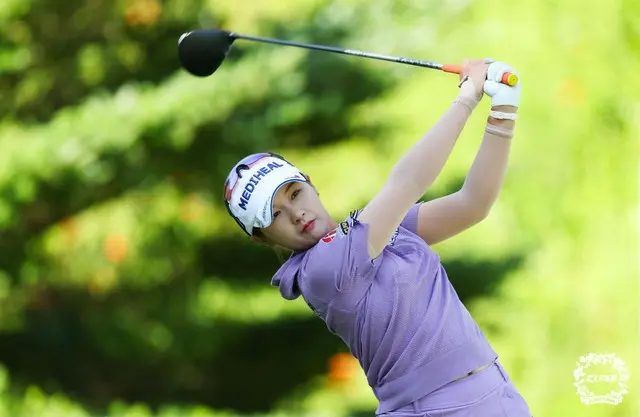 1R10番ホールでティーショットを打っているパク・ヒョンギョン（写真：KLPGA）