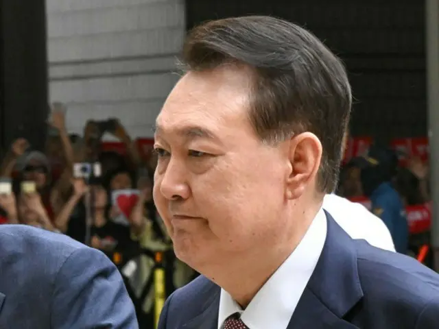 Former President Yoon Seok-yeol may not respond to summons by special prosecutor on the 14th... Defense team: "He is less willing to testify" = South Korea