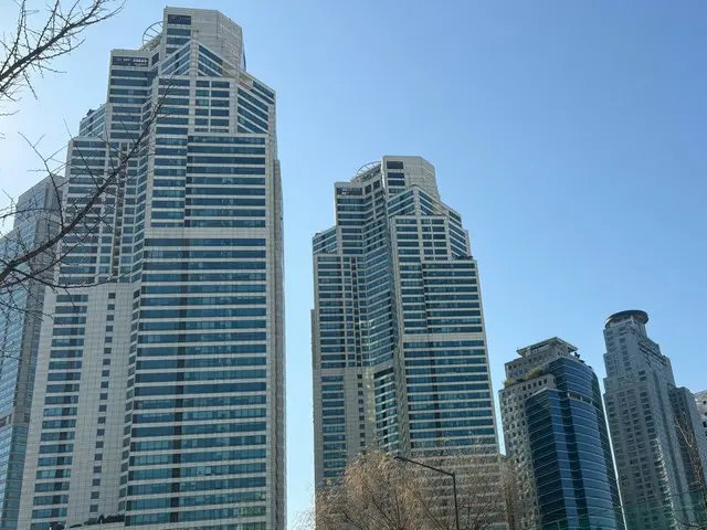 Foreigners' home purchases in Seoul surge... Market downturn attracts buyers, reverse discrimination controversy afoot - South Korea