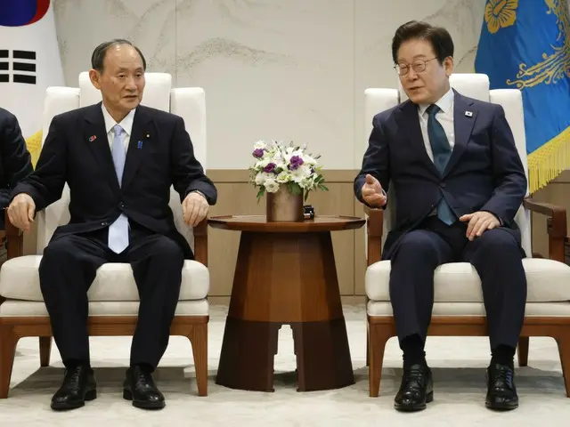 President Lee Jae Myung meets with former Prime Minister Suga... "Exchanges between lawmakers contribute to the development of Japan-Korea relations" = Korean media