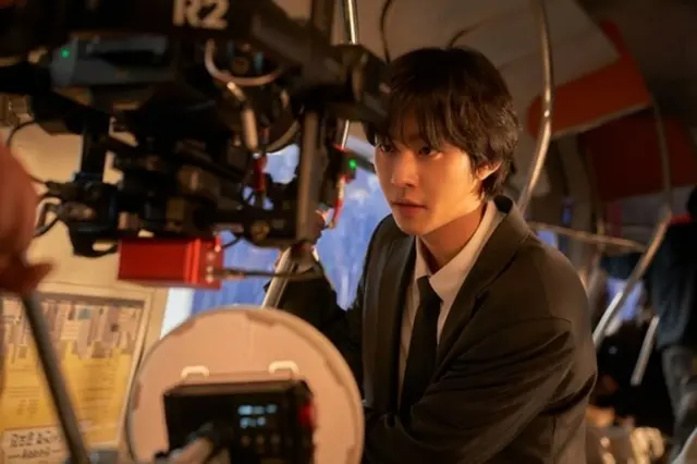 「全知的な読者の視点から」アン・ヒョソプ＆イ・ミンホ、「集中するとこんなにセクシー」…没入モーメントスチール公開