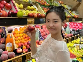 BLACKPINK's JENNIE reveals a heartwarming moment during her world tour... Strolling around town barefaced