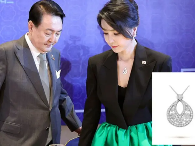 前大統領夫人・金建希氏を逮捕…決め手は「偽物」ネックレスか＝韓国