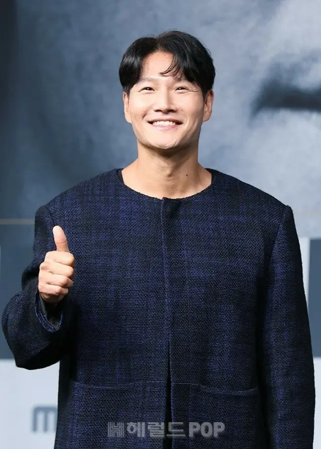 【全文】歌手キム・ジョングク、突然の結婚発表！「デビュー30年目に見つけた伴侶…結婚します」