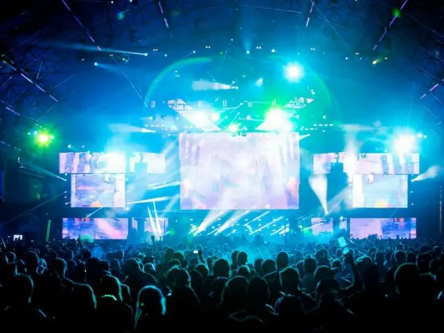 勤務中に姿を消した警察官たち…PSYの「ずぶ濡れショー」を無断観覧か＝韓国