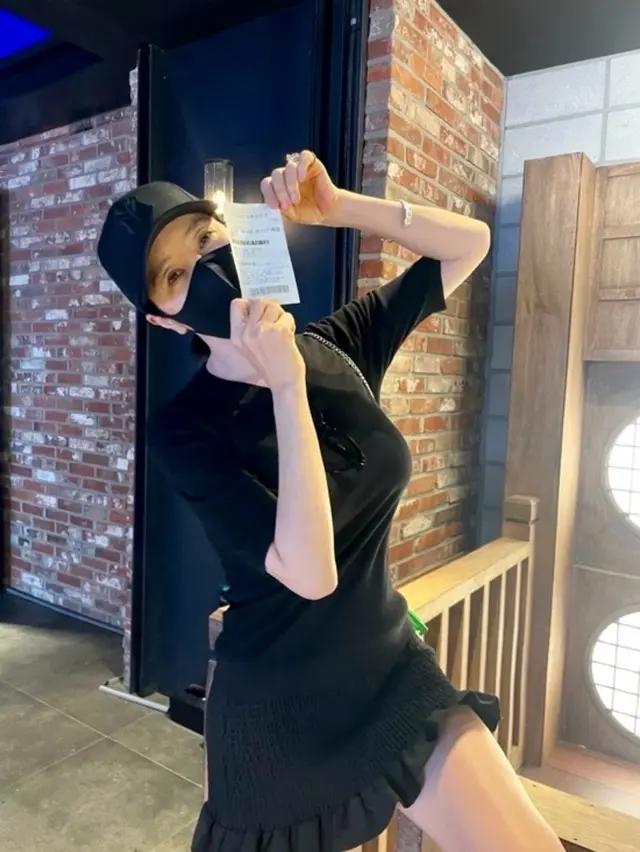 「シグナル」続編決定の俳優キム・ヘス、超ミニスカートでパーフェクトなSラインをアピール…自己管理の高段者ぶり発揮