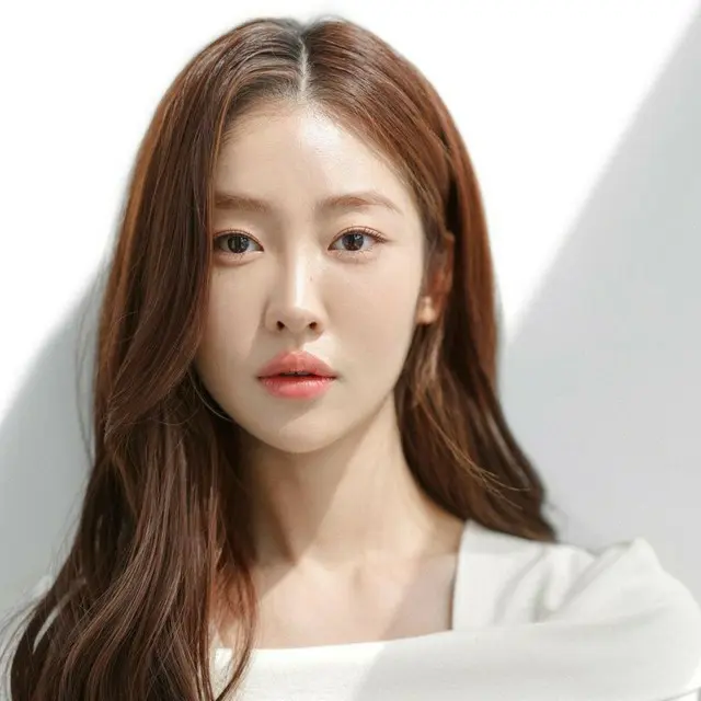 Song Ji Woo（パン・ダナ）