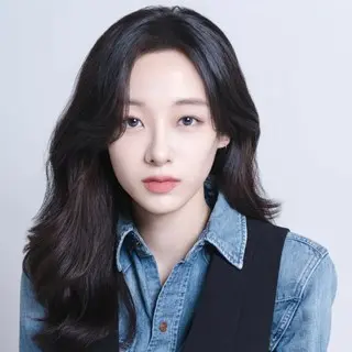 LEE JINSOL（EX APRIL）