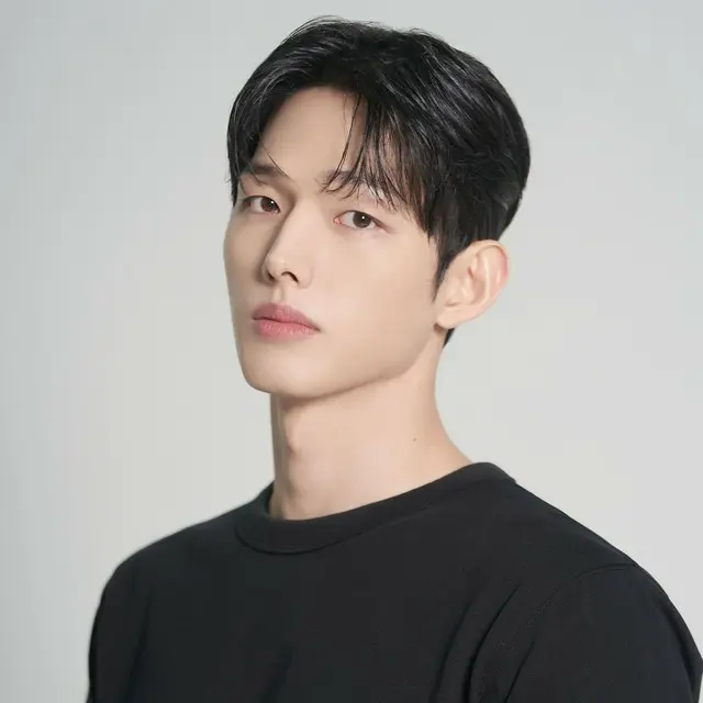 Lee Jung Sic（クァク・サンヒョン）