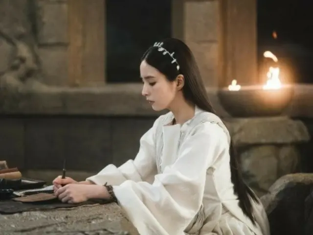 Actress Sin Se Gyeong, like a classical beauty in a famous painting... showing off her artistic profile