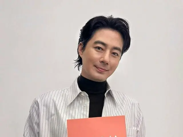 Actor Jo In Sung posted a photo of a mushroom on Instagram and commented, "Does anyone know what kind of mushroom it is?"