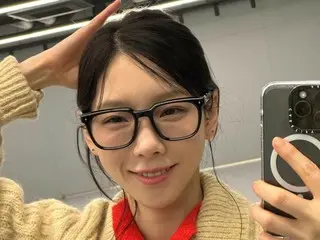"SNSD (Girls' Generation)" Tae Yeon releases a cute selfie with black eyeglasses that makes it hard to believe she is in her 30s