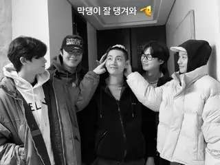 Actor Park Seo Jun and other members of the Uga family also support BTS's V's enlistment.