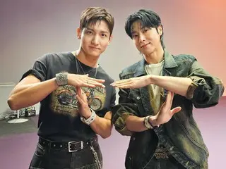 Signature pose “We are TVXQ!” on “TVXQ” and “1theKILLPO”