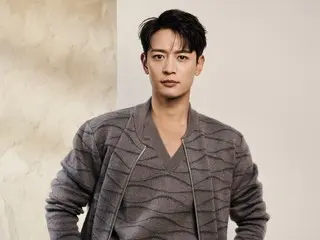 "SHINee" Minho releases a gravure of Emporio Armani's "23 FW" men's collection...Exudes a dandy charm
