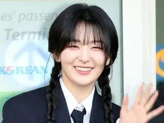[Airport photo] "RedVelvet" Seulgi departs to New York to participate in a fashion show... Greeting with a bright smile