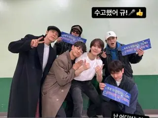 "TVXQ" Changmin supports "SUPER JUNIOR" Kyuhyun's solo concert... Commemorative photo with Minho, Donghae and others